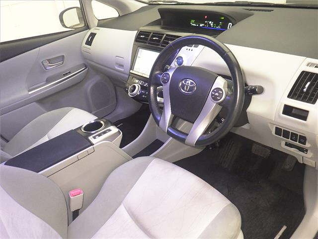 TOYOTA PRIUS ALPHA 2012