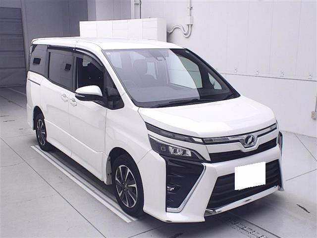 TOYOTA VOXY 2017