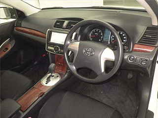 TOYOTA PREMIO 2011