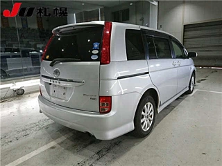 TOYOTA ISIS 2011
