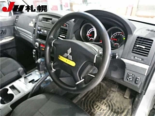 MITSUBISHI PAJERO 2012