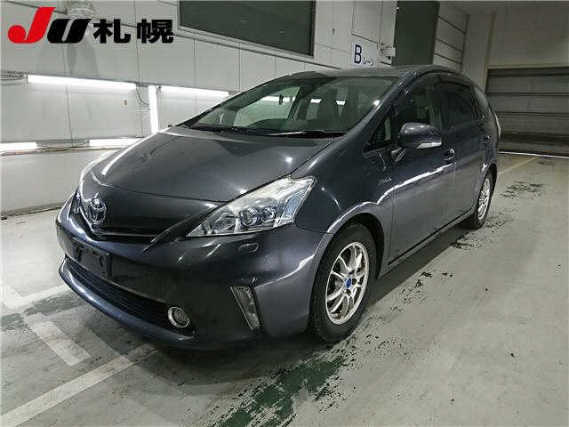 TOYOTA PRIUS ALPHA 2013