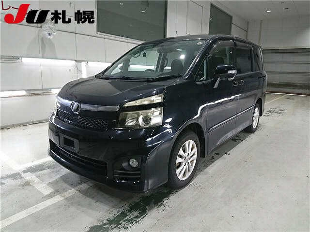 TOYOTA VOXY 2010