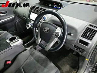 TOYOTA PRIUS ALPHA 2013