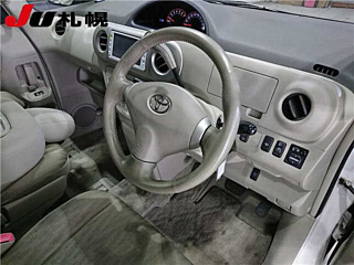 TOYOTA PORTE 2011
