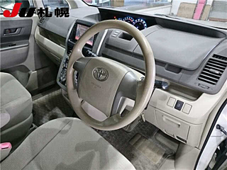TOYOTA NOAH 2008