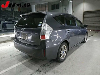 TOYOTA PRIUS ALPHA 2013