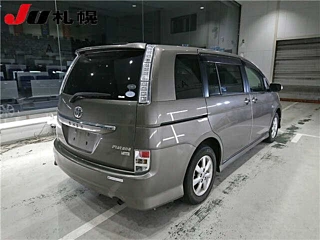 TOYOTA ISIS 2010