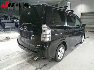 TOYOTA VOXY 2011