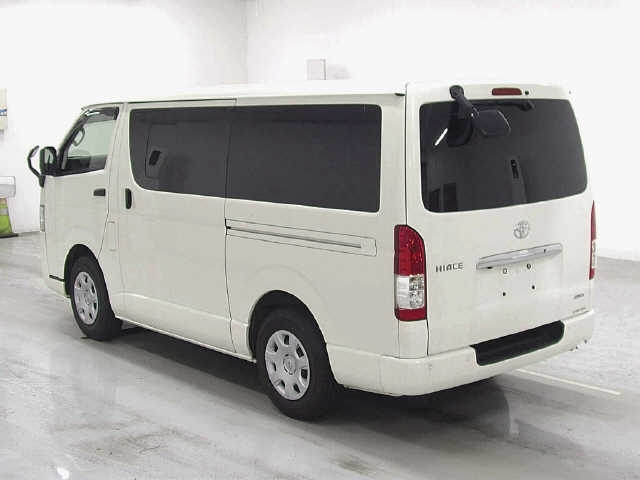 TOYOTA HIACE VAN 2022