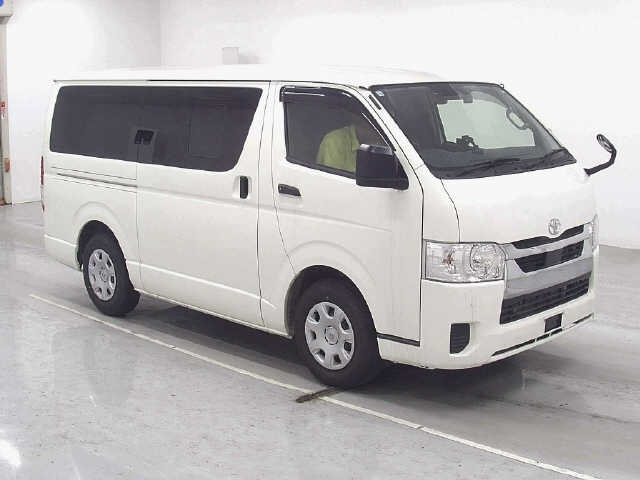 TOYOTA HIACE VAN 2022