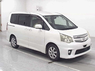 TOYOTA NOAH 2011