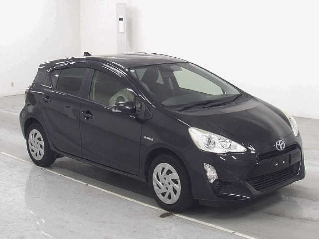 TOYOTA AQUA 2016