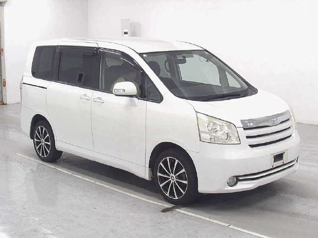 TOYOTA NOAH 2008