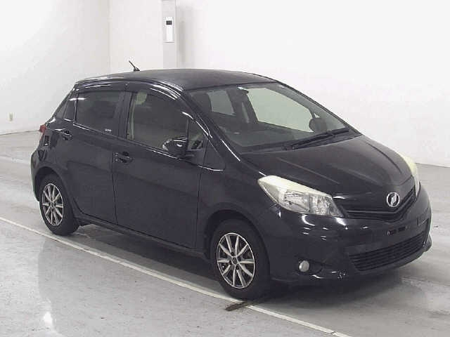 TOYOTA VITZ 2013