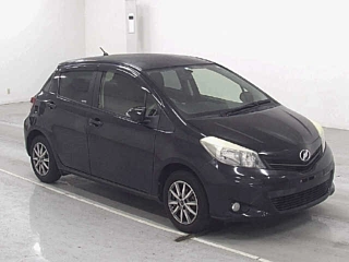 TOYOTA VITZ 2013