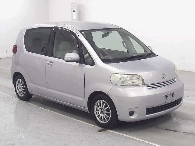 TOYOTA PORTE 2010