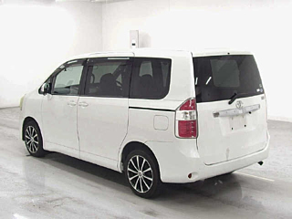 TOYOTA NOAH 2008