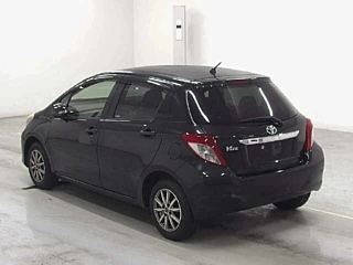 TOYOTA VITZ 2013