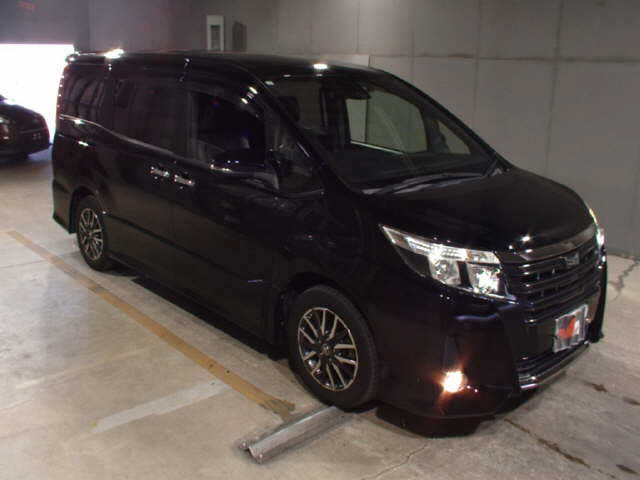 TOYOTA NOAH 2017