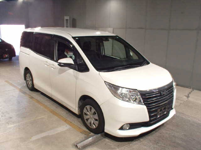 TOYOTA NOAH 2016