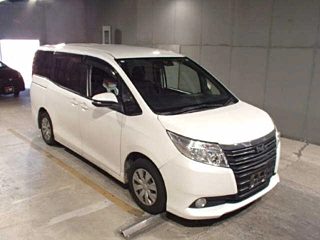 TOYOTA NOAH 2016