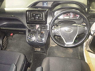 TOYOTA NOAH 2016