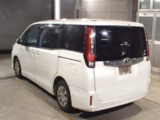 TOYOTA NOAH 2016