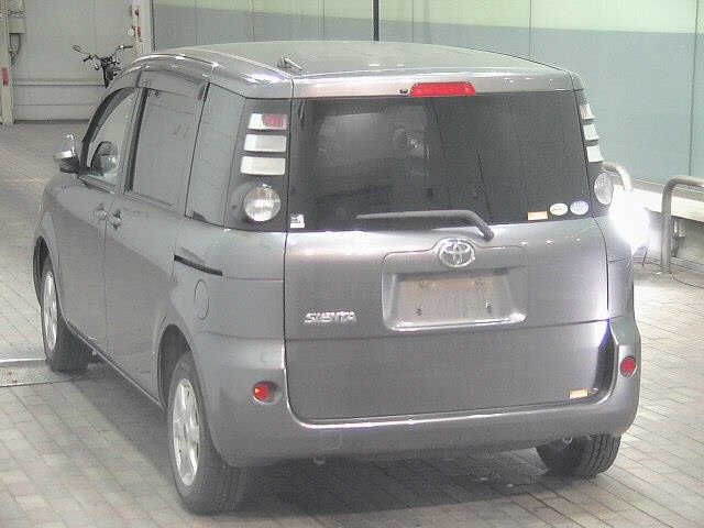 TOYOTA SIENTA 2010