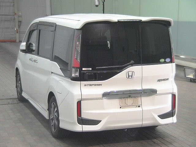 HONDA STEP WAGON 2015