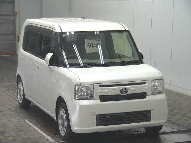 TOYOTA PIXIS SPACE 2016