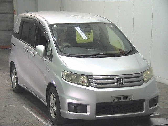 HONDA FREED 2010