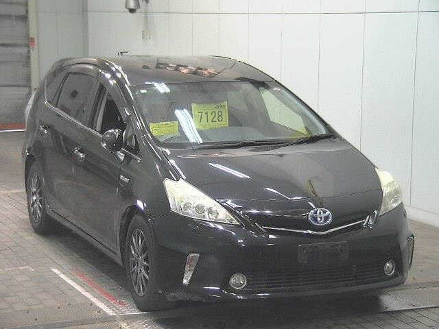 TOYOTA PRIUS ALPHA 2013