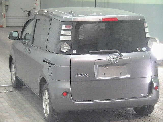 TOYOTA SIENTA 2010
