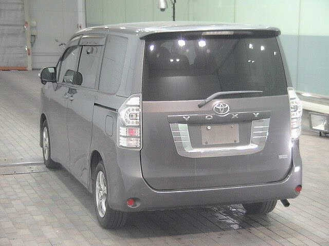 TOYOTA VOXY 2010