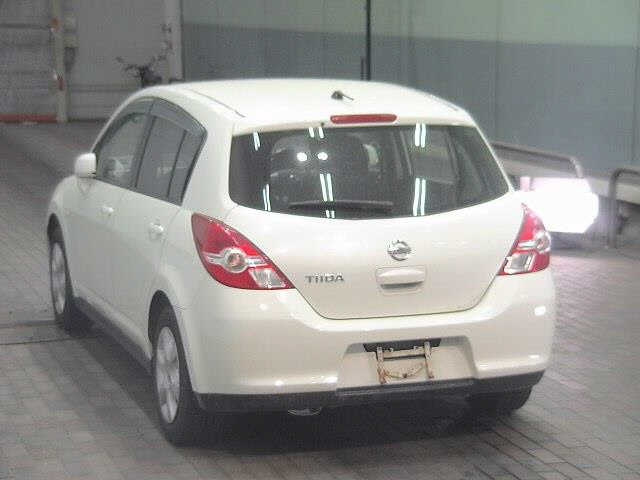 NISSAN TIIDA 2010
