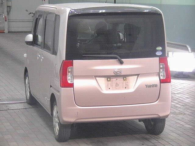 DAIHATSU TANTO 2015