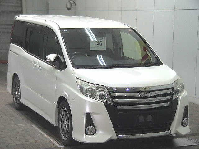 TOYOTA NOAH 2014