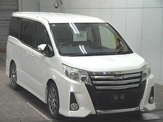 TOYOTA NOAH 2014