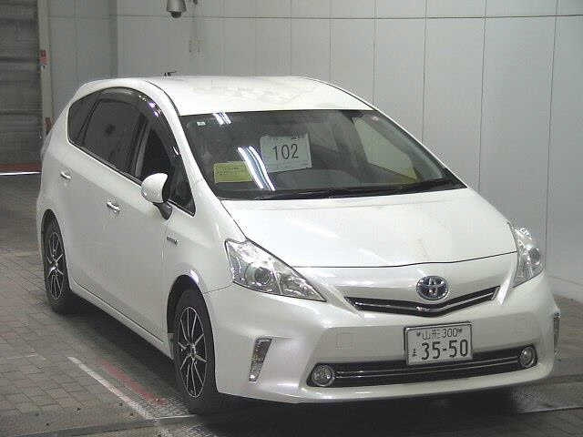TOYOTA PRIUS ALPHA 2014