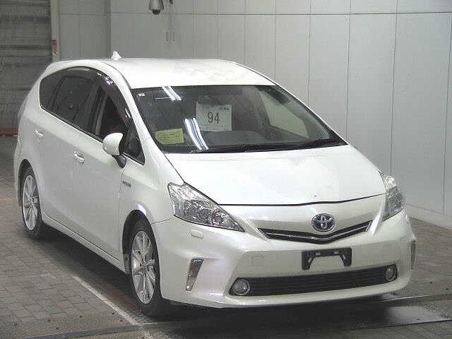 TOYOTA PRIUS ALPHA 2013