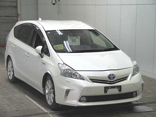 TOYOTA PRIUS ALPHA 2013