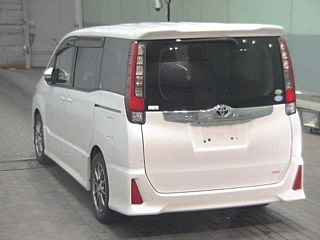 TOYOTA NOAH 2014