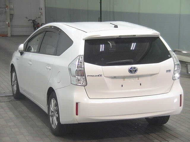 TOYOTA PRIUS ALPHA 2012