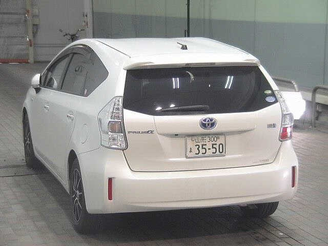 TOYOTA PRIUS ALPHA 2014