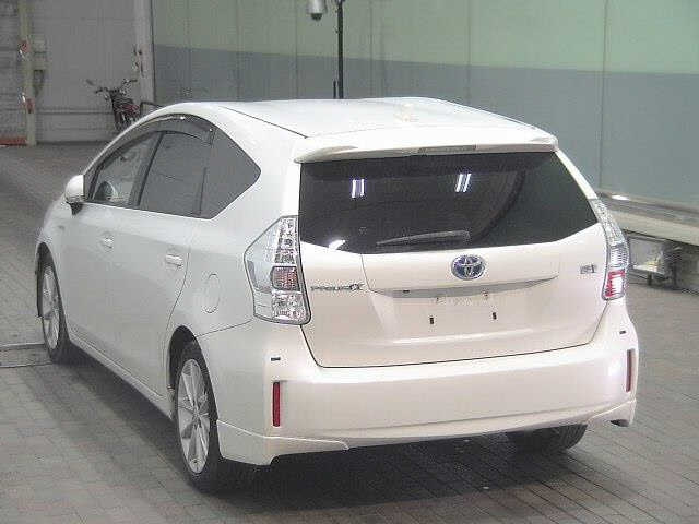 TOYOTA PRIUS ALPHA 2013