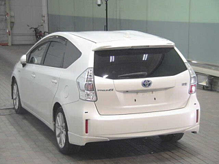 TOYOTA PRIUS ALPHA 2013