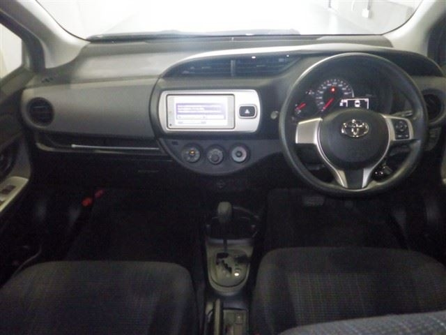 TOYOTA VITZ 2014