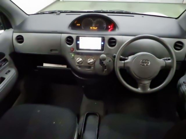 TOYOTA SIENTA 2010