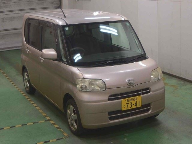 DAIHATSU TANTO 2011